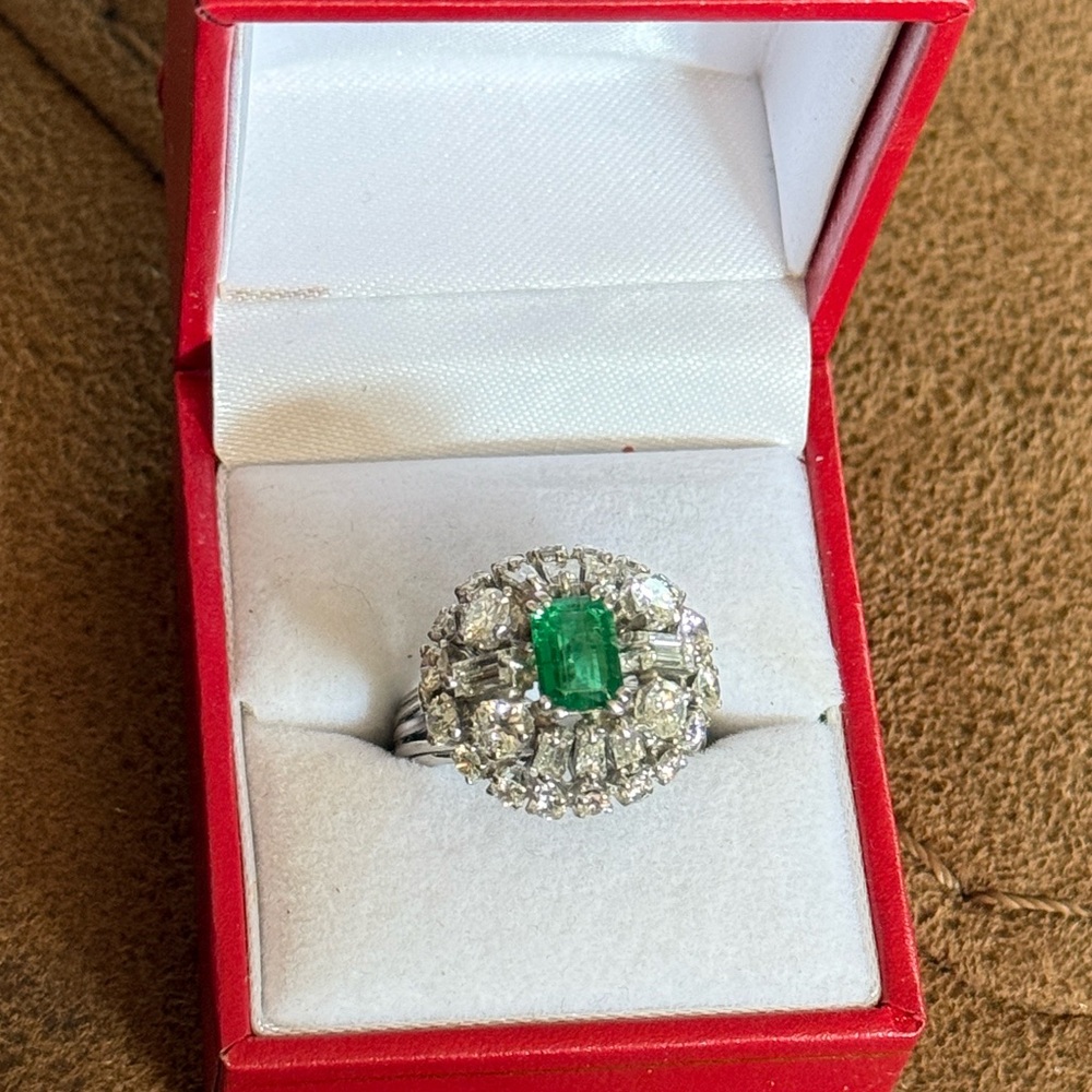 Elegant Silver and Green Gemstone Ring